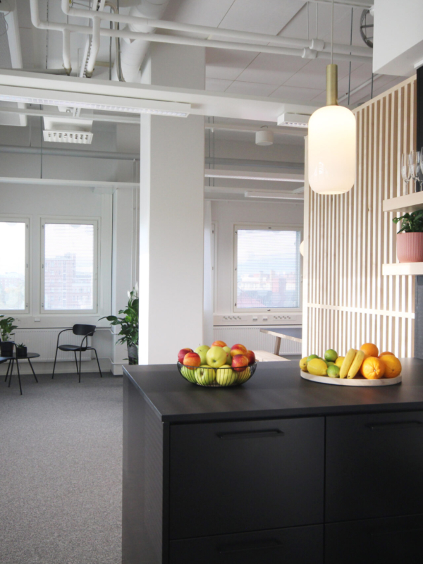 Keitti&ouml; osana toimiston sisustussuunnittelua Oulussa.