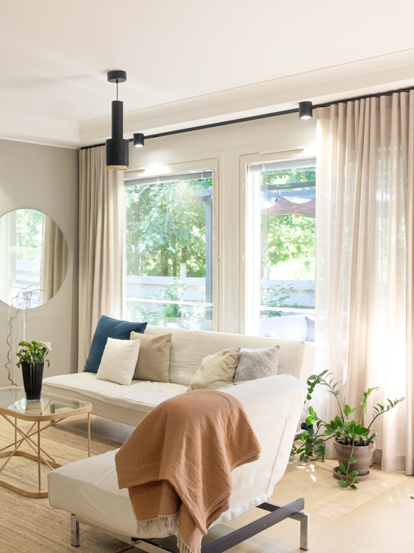 mariel-interior-olohuoneen-sisustussuunnittelu-klaukkala-2024-1 Paritalon olohuoneen sisustus Klaukkalassa 2024.