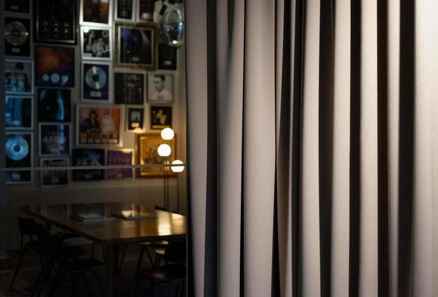 PME Records verhosuunnittelu kansikuva – Mariel Interior.