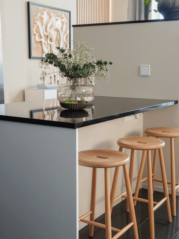 sisustussuunnittelu-omakotitalo-klaukkala-baarijakkarat