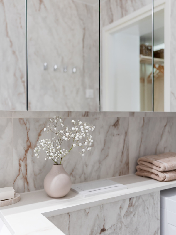 Yksion-remontti-toolo-kylpyhuone-Mariel-Interior-2 Kerrostaloyksiön remontoitu kylpyhuone Töölössä.