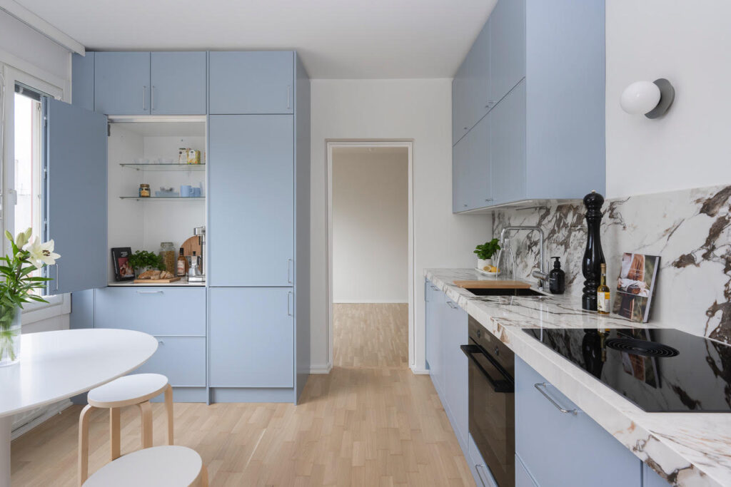 Kerrostaloasunnon keittiöremontti, Kerava.