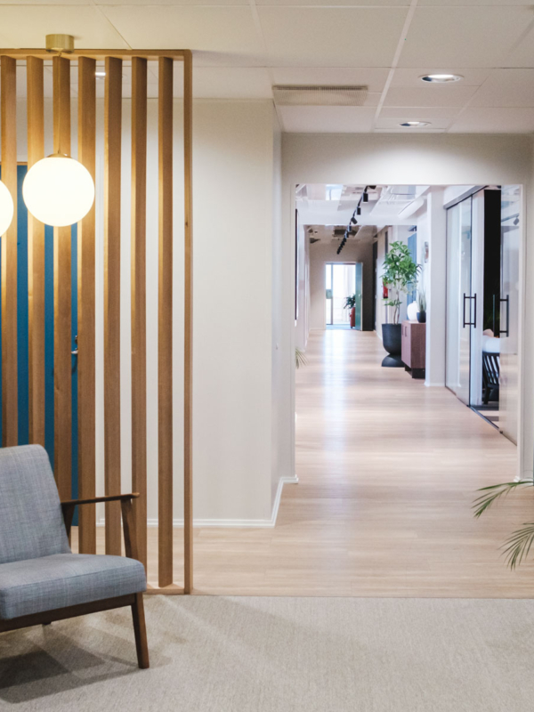 N&auml;kym&auml; aulasta toimitiloihin.