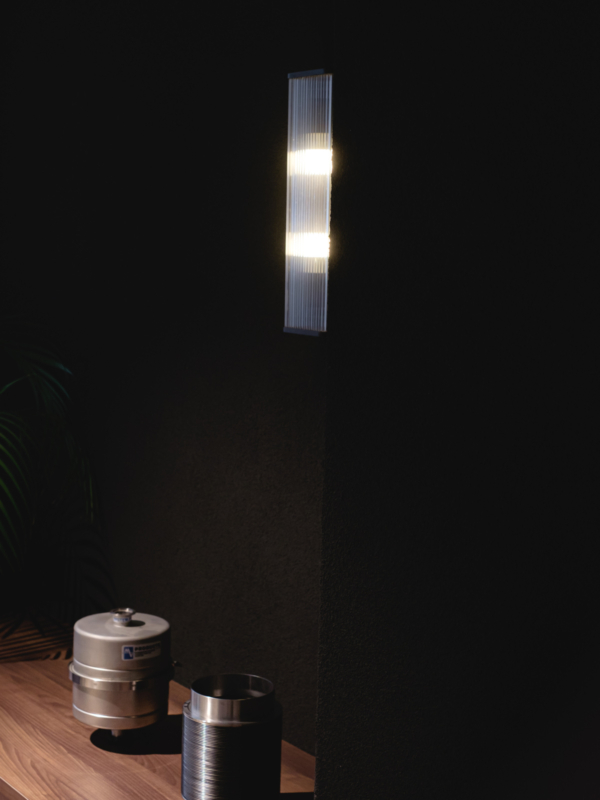 Vacuuservice Oy:n laitteistojen osia n&auml;ytill&auml; takkahuoneessa.