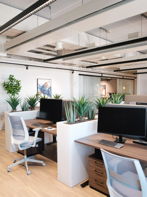 Toimitilan sisustussuunnitelu, ty&ouml;tilat.