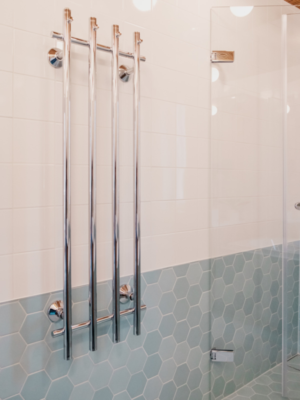 L&auml;mmitetyt pyyheripustimet.